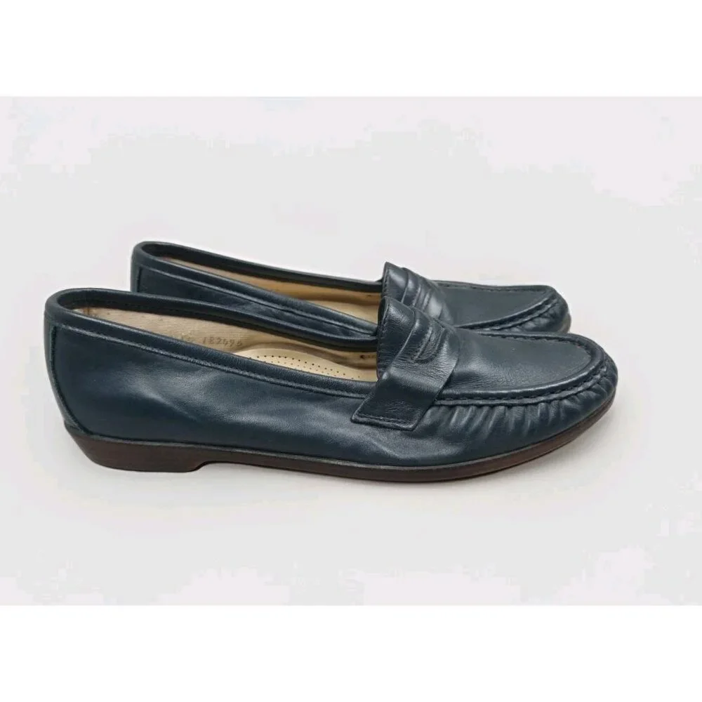 SAS Classic Navy Leather‎ Slip On Tri-pad Comfort Penny Loafers Women's 9.5N